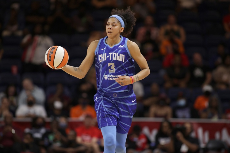 皇冠体育官网-坎迪斯-帕克:WNBA对我们只是份暑期工 想养活家人就得去海外打球