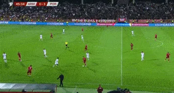 C罗弧顶世界波打入死角！葡萄牙4-0亚美尼亚！