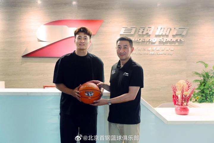 皇冠体育-北京男篮注册16人：赵睿3年C类合同加盟 方硕&amp;amp;翟晓川&amp;amp;丘天续约