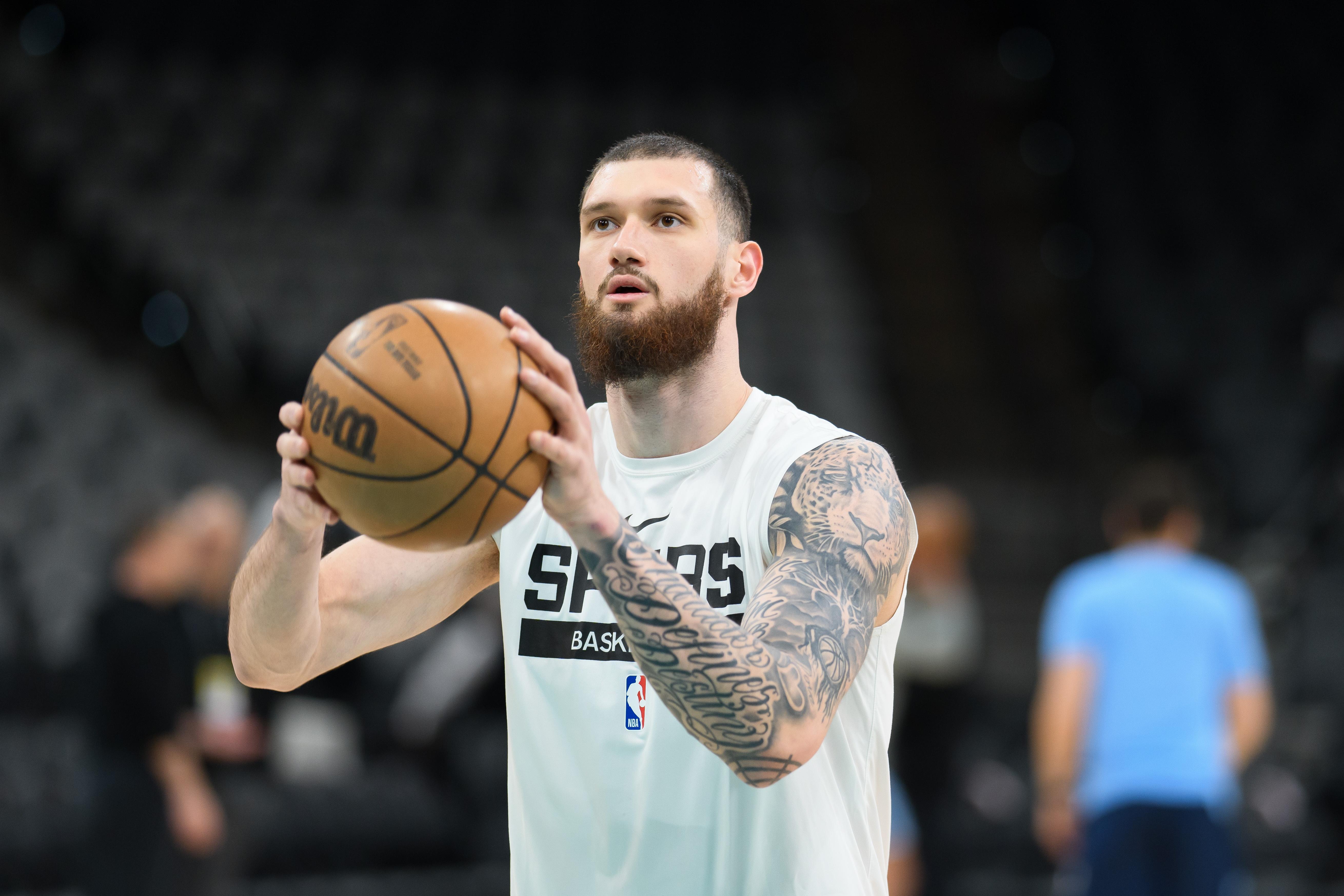 皇冠体育官网-手感一般！马穆凯拉什维利11中4&amp;amp;三分4中0拿到13分&amp;amp;拼到5犯离场