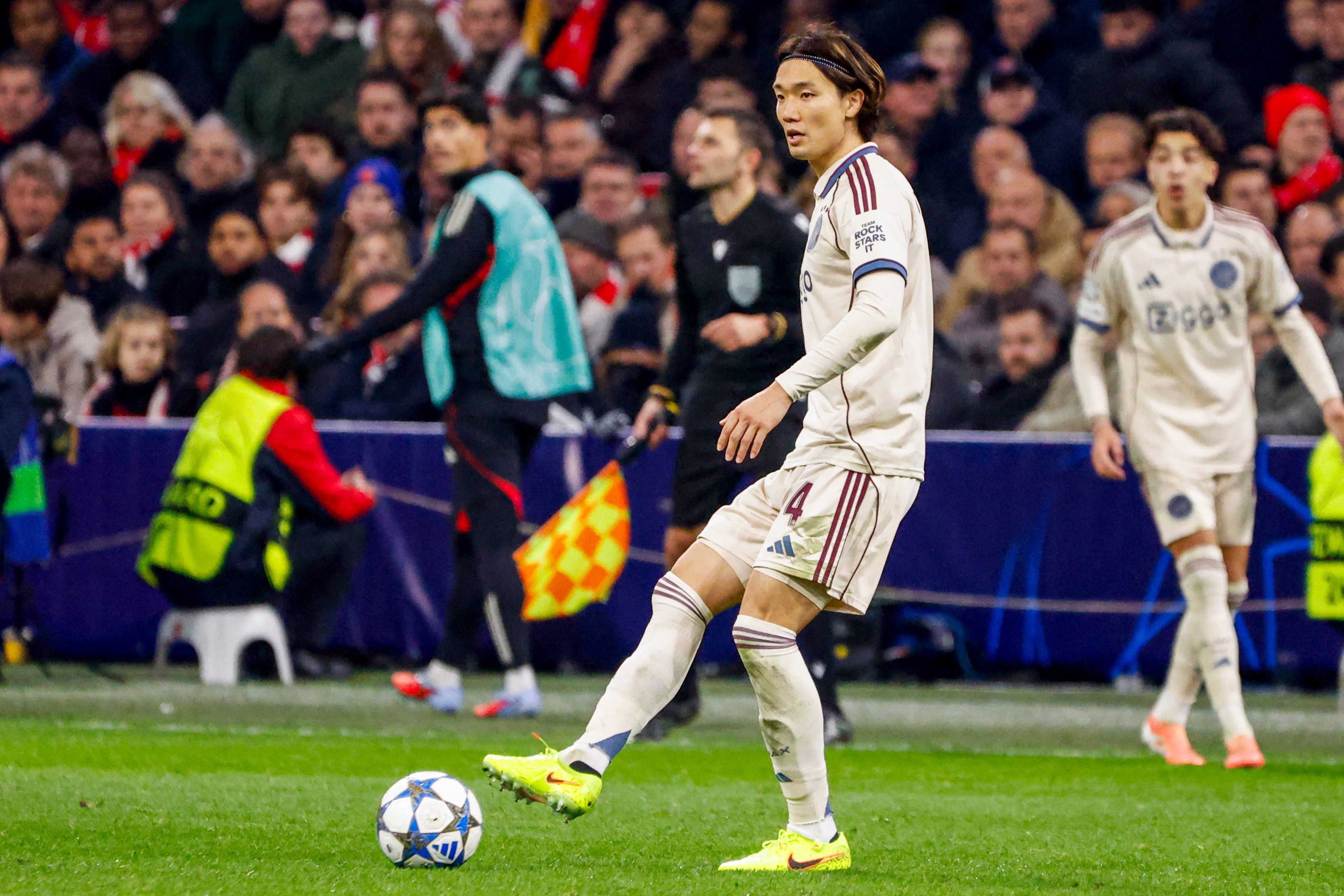 皇冠体育官网-踢球者：门兴考虑让板仓滉回归，但可能需要一笔不菲的转会费