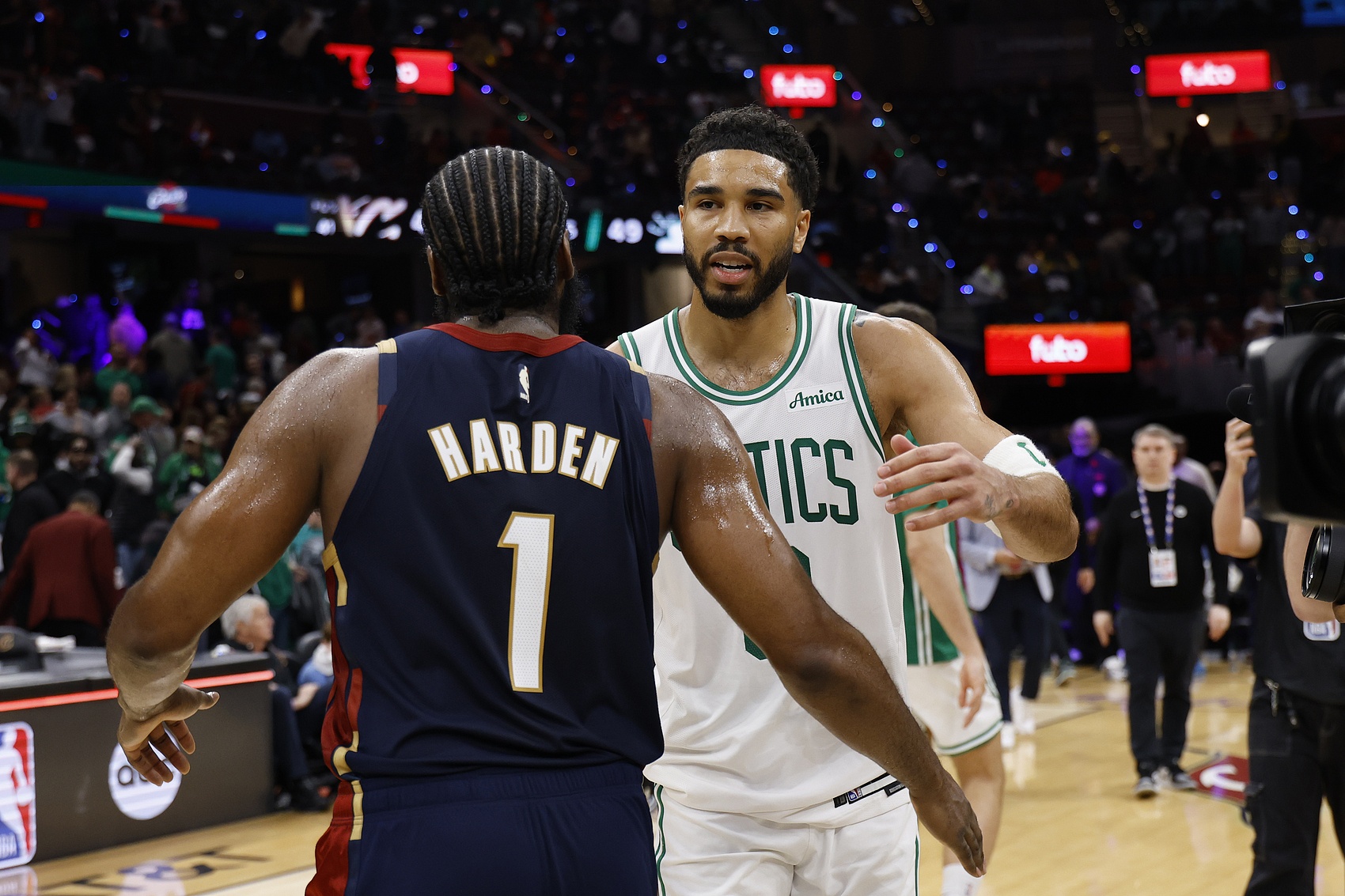 皇冠体育官网-东部2号种子争夺战白热化！凯尔特人领跑 尼克斯&amp;骑士紧随其后