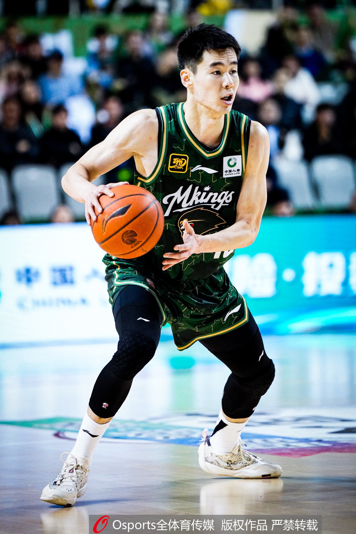 皇冠体育-不让打了吗?开局1分钟郭昊文&赵柏清冲突 双双被换下再未上场